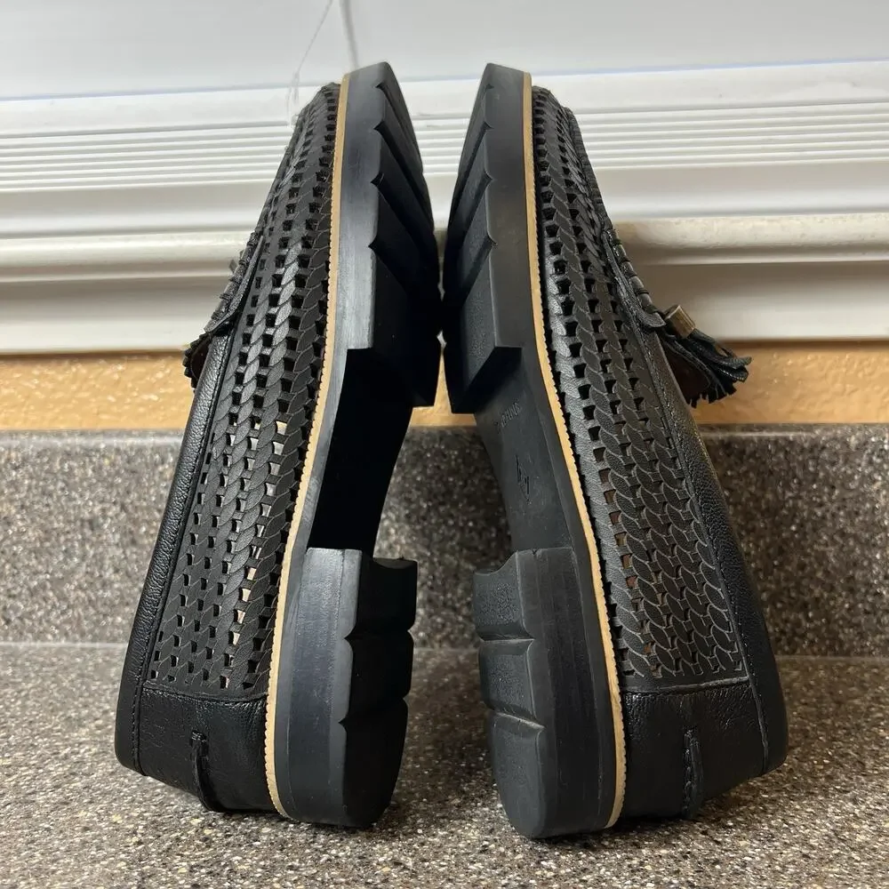 Donald Pliner Womens 7M Black Leather Flats Comfort Casual Tasseled Cut Out Shoe